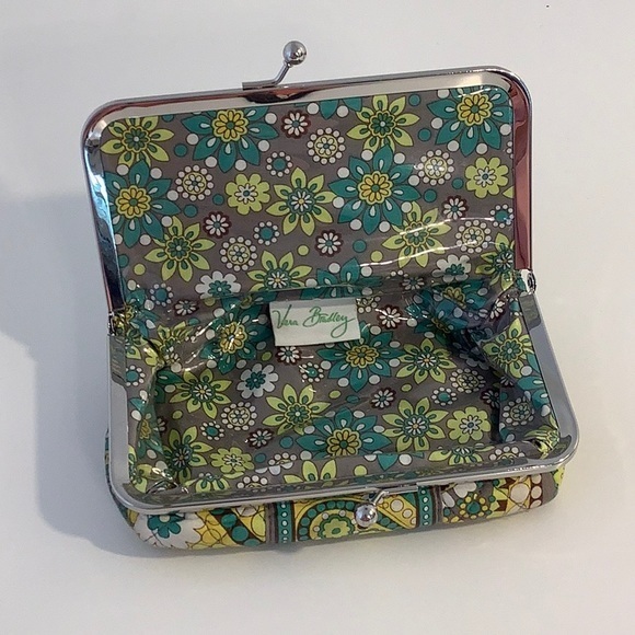 Vera Bradley cosmetic case in lemon parfait EUC - Picture 9 of 10